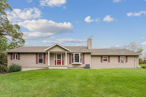 1461 Fan Rd, Waukon, IA 52172
