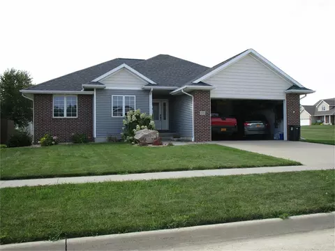 5225 Celtic Ct, Cedar Falls, IA 50613