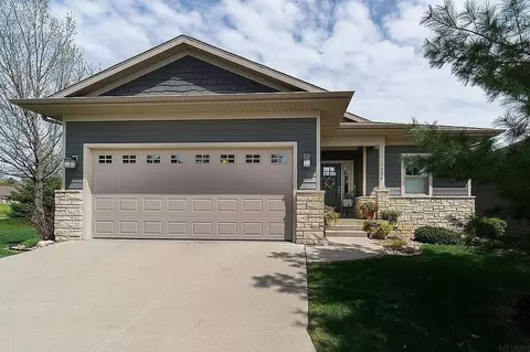 1726 Whispering Pines Cir, Cedar Falls, IA 50613