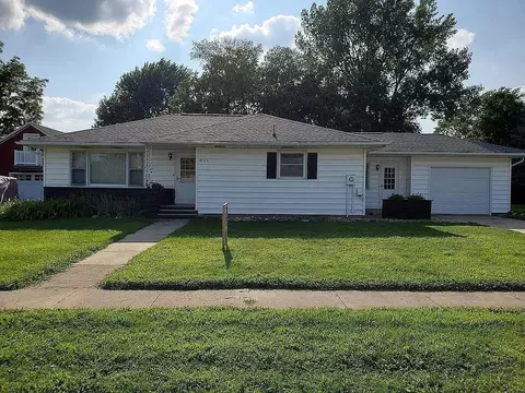 601 1st St, Parkersburg, IA 50665