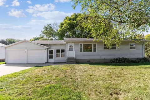 228 Cedar St, Hudson, IA 50643