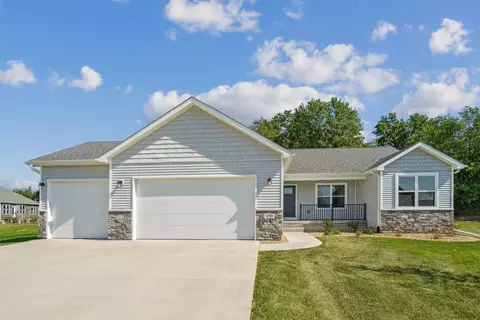 189 Eagle Ridge Dr, Waverly, IA 50677