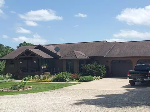 24625 115th St, Cresco, IA 52136