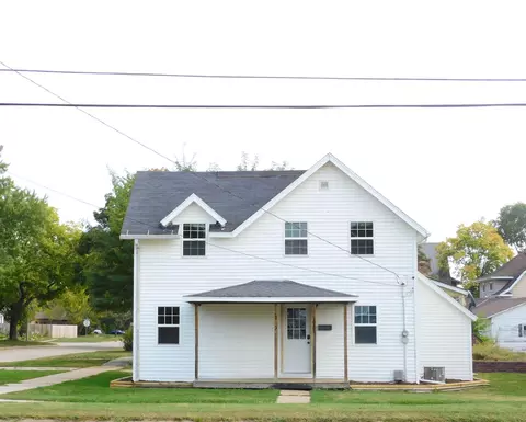 313 N Franklin St, Manchester, IA 52057