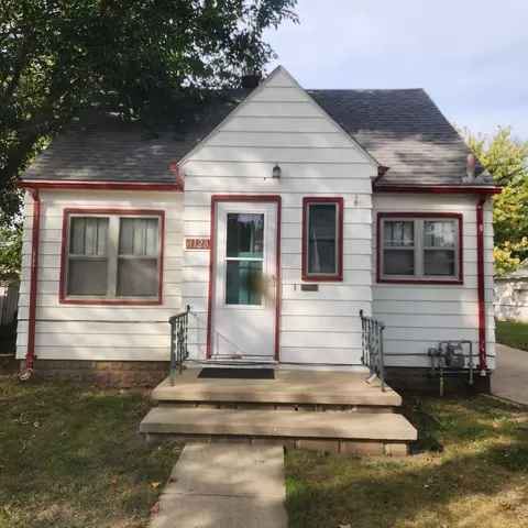 1128 Newton St, Waterloo, IA 50703