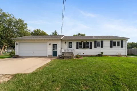408 Crestridge Dr, Waterloo, IA 50702