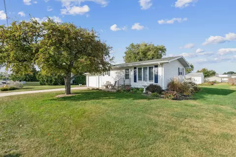 118 Mc Carren Dr, Manchester, IA 52057