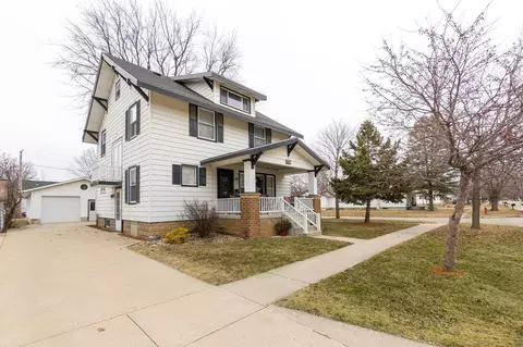 301 W Sycamore St, Dunkerton, IA 50626