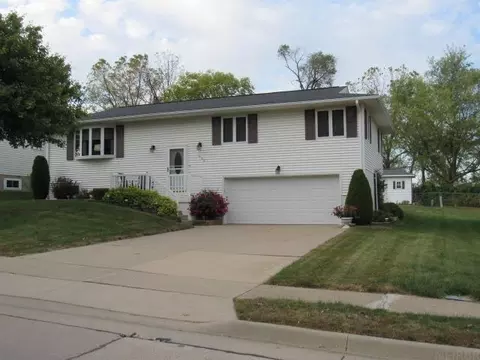 458 W 7th St, Monticello, IA 52310