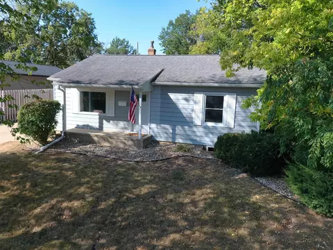 1615 Olive St, Cedar Falls, IA 50613
