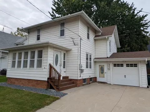 503 1st St SW, Waukon, IA 52172
