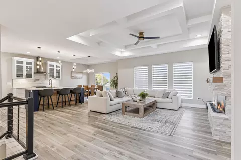 122 Kestrel Cir, Waterloo, IA 50701