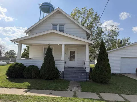 211 NW 1st Ave, Waucoma, IA 52171
