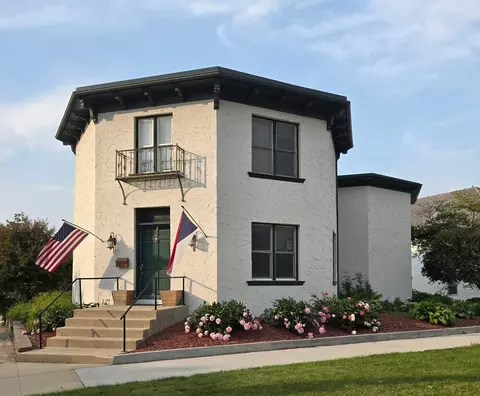 408 W Broadway St, Decorah, IA 52101