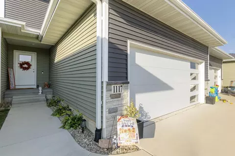 1117 Loren Dr, Cedar Falls, IA 50613