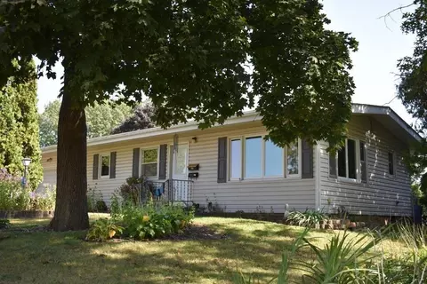919 1st Ave SE, Oelwein, IA 50662
