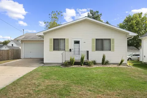 424 S Tama St, Manchester, IA 52057