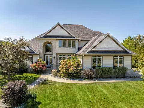 223 Winding Ridge Rd, Cedar Falls, IA 50613