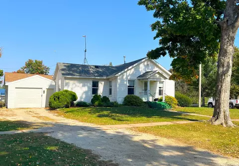 530 E 4th Ave, Cresco, IA 52136