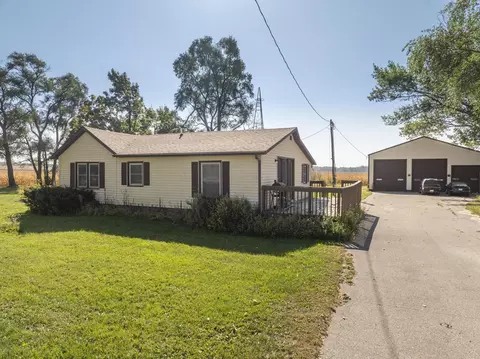1894 105th St, Oelwein, IA 50662