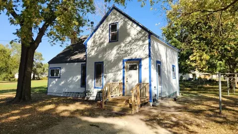 930 Pearl St, Lamont, IA 50650