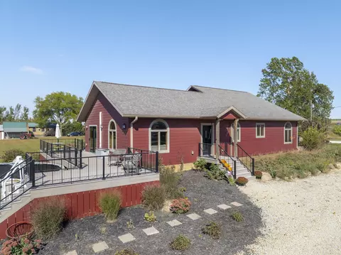 2546 Viking Ave, Fairbank, IA 50629