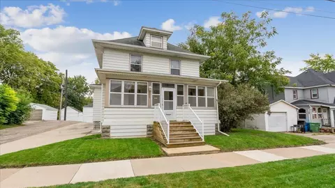 1115 W 2nd St, Waterloo, IA 50701