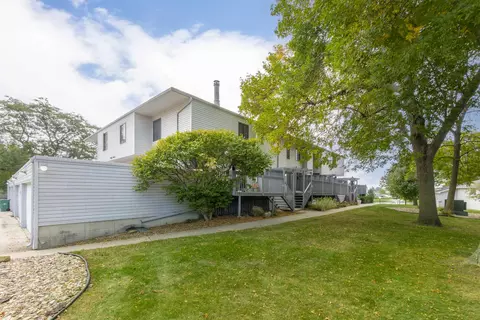 2203 Sky Line Dr, Waterloo, IA 50701