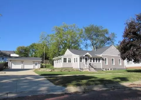 121 N Walnut St, Monticello, IA 52310