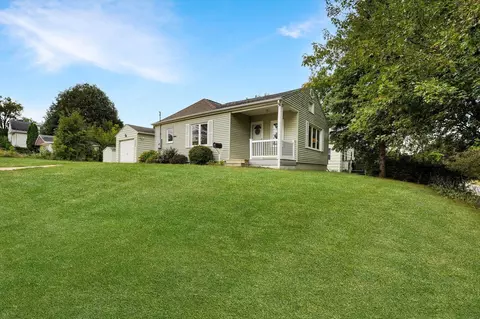 903 Catherine St, Cedar Falls, IA 50613