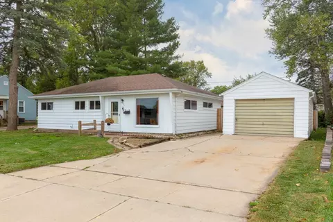 640 Maxwell St, Waterloo, IA 50701