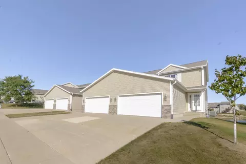 1125 Amelia Dr #4, Cedar Falls, IA 50613