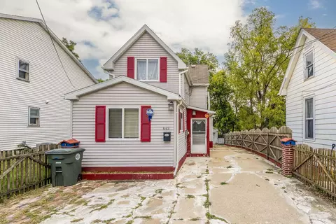 649 W 11th St, Waterloo, IA 50702