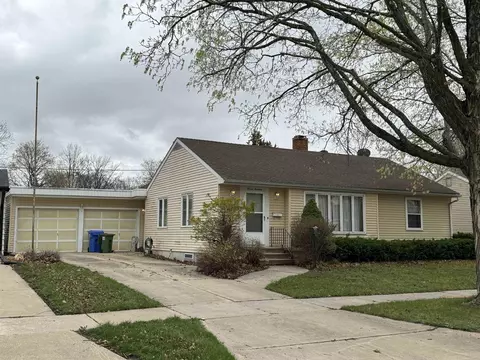 714 6th Ave, Charles City, IA 50616