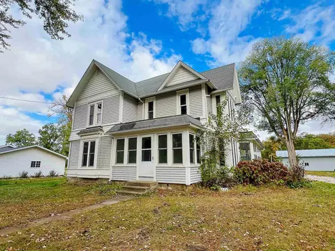 550 N 1st St, Maynard, IA 50655