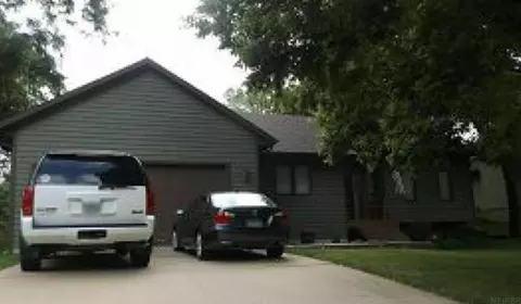 5030 SE Charter Oak Ln, Cedar Rapids, IA 52403