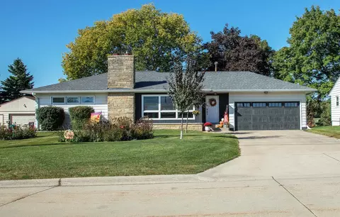 1212 SW 4th St, Waverly, IA 50677