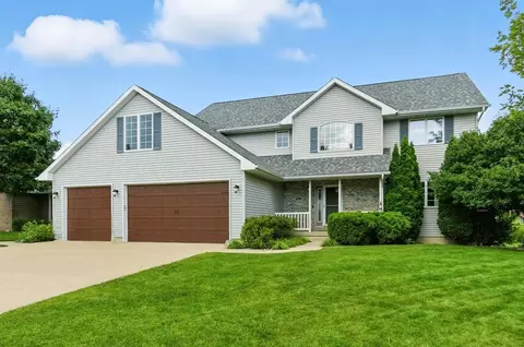 4206 Knoll Ridge Dr, Cedar Falls, IA 50613
