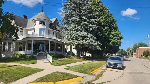 301 NW First St, Elkader, IA 52043