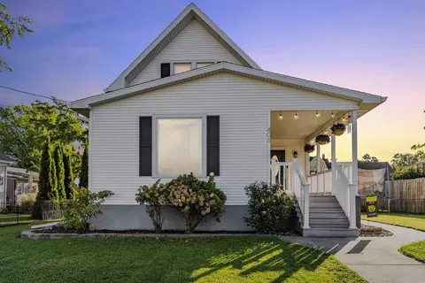 406 State St, Dysart, IA 52224
