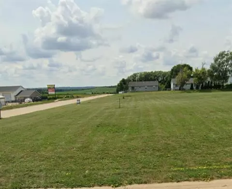 829 S Main St, Center Point, IA 52213
