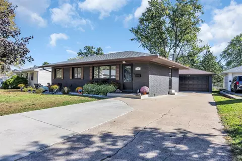 2705 Crestline Ave, Waterloo, IA 50702