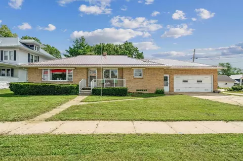 204 Commercial St, Strawberry Point, IA 52076