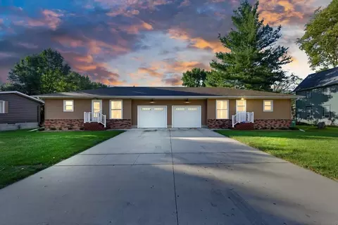 237 W _239 W Franklin St, Denver, IA 50622
