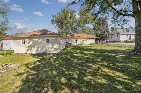 Exterior - 1817 Rainbow Dr, Waterloo, IA 50701 photo 3 of 4