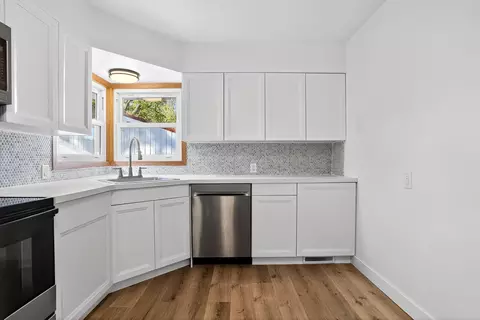 Kitchen - 1817 Rainbow Dr, Waterloo, IA 50701 photo 3 of 4
