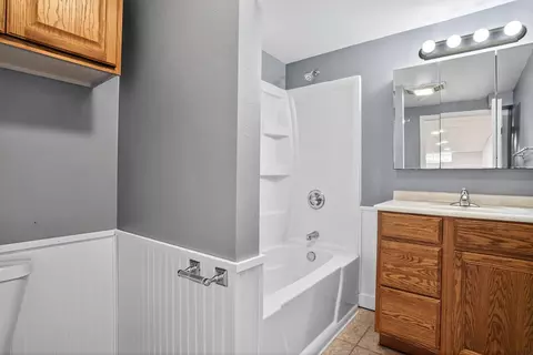Bath - 1817 Rainbow Dr, Waterloo, IA 50701 photo 2 of 2