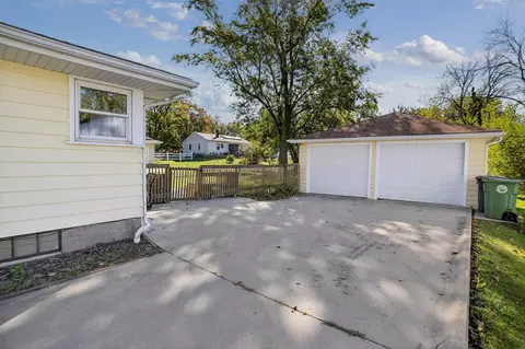 Exterior - 1817 Rainbow Dr, Waterloo, IA 50701 photo 2 of 4