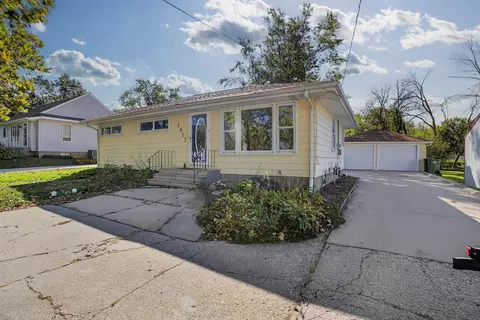 1817 Rainbow Dr, Waterloo, IA 50701