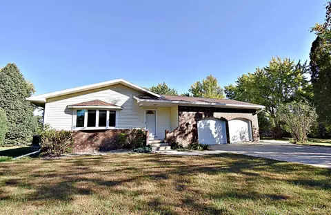 206 8th St S W, Independence, IA 50644